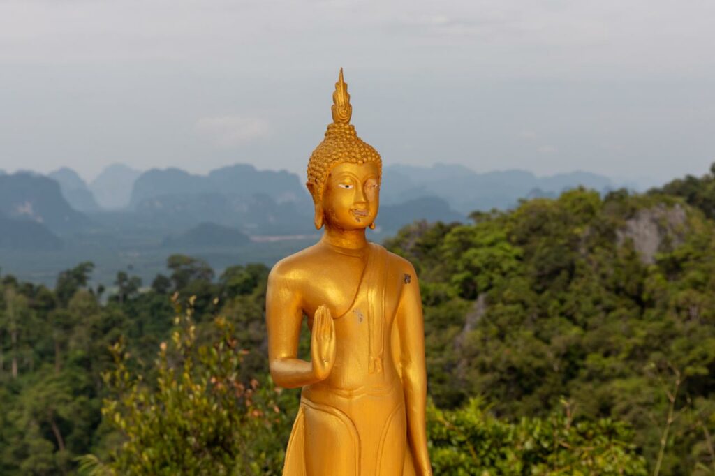 La sentinelle dorée de Krabi