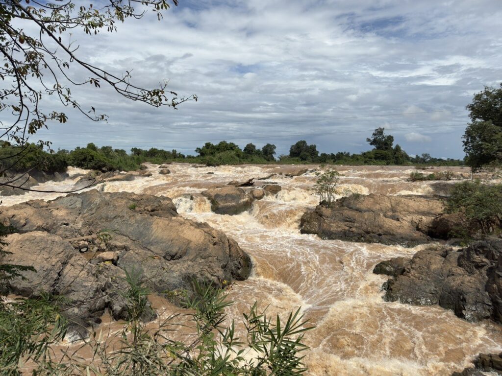 Les Fractures Dorées du Géant Laotien